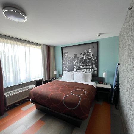 فندق Super 8 By Wyndham Brooklyn Williamsburg نيو يورك المظهر الخارجي الصورة