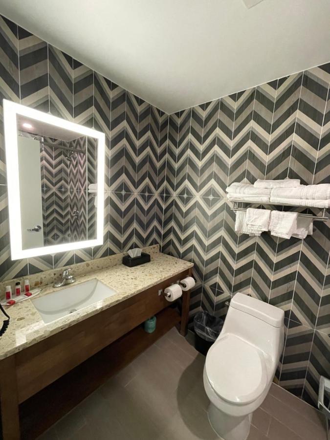 فندق Super 8 By Wyndham Brooklyn Williamsburg نيو يورك المظهر الخارجي الصورة