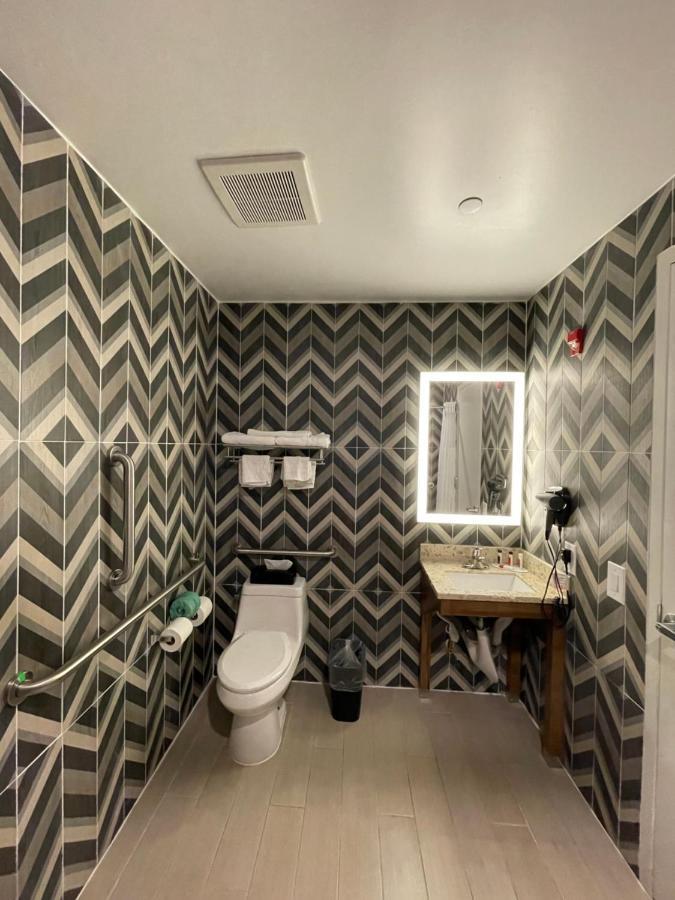 فندق Super 8 By Wyndham Brooklyn Williamsburg نيو يورك المظهر الخارجي الصورة