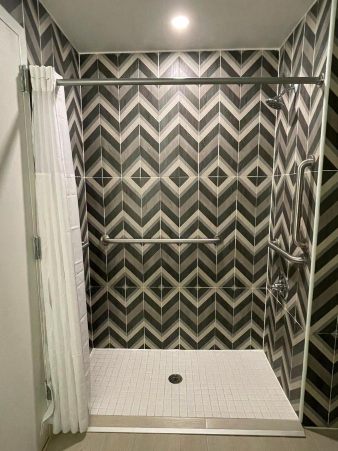 فندق Super 8 By Wyndham Brooklyn Williamsburg نيو يورك المظهر الخارجي الصورة