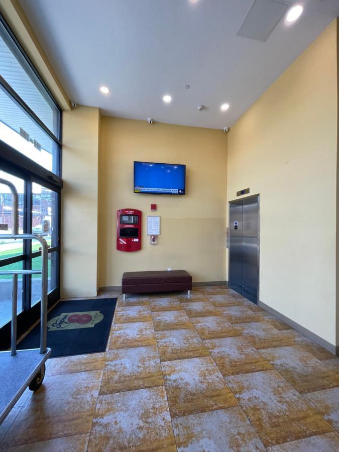 فندق Super 8 By Wyndham Brooklyn Williamsburg نيو يورك المظهر الخارجي الصورة