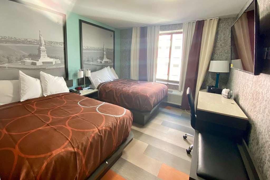فندق Super 8 By Wyndham Brooklyn Williamsburg نيو يورك الغرفة الصورة